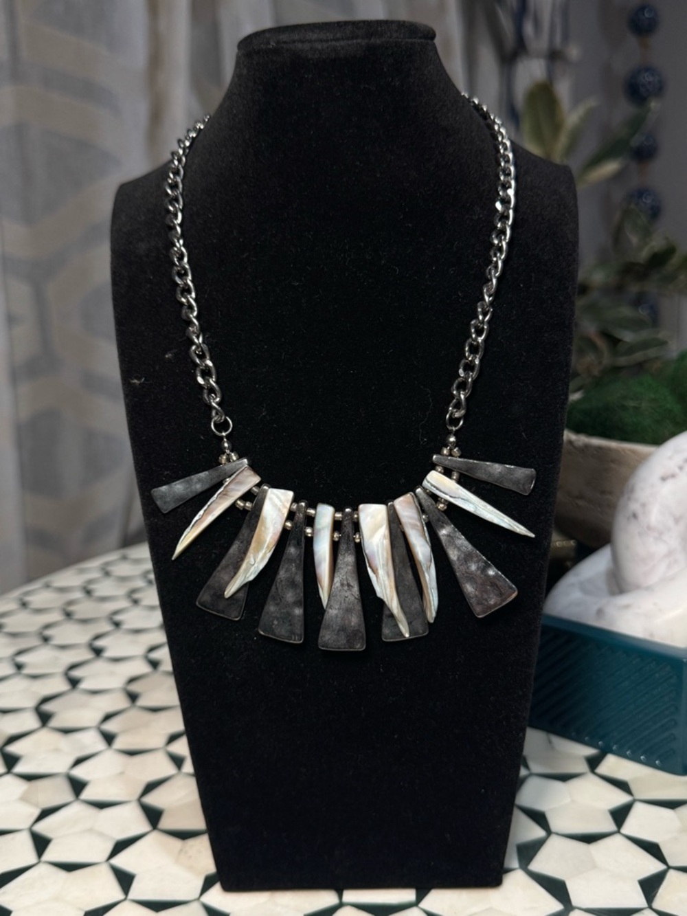 ▫️🪙 Statement Iridescent Black and Silver Shell Pendant Necklace 🪙▫️ - Picture 2 of 3